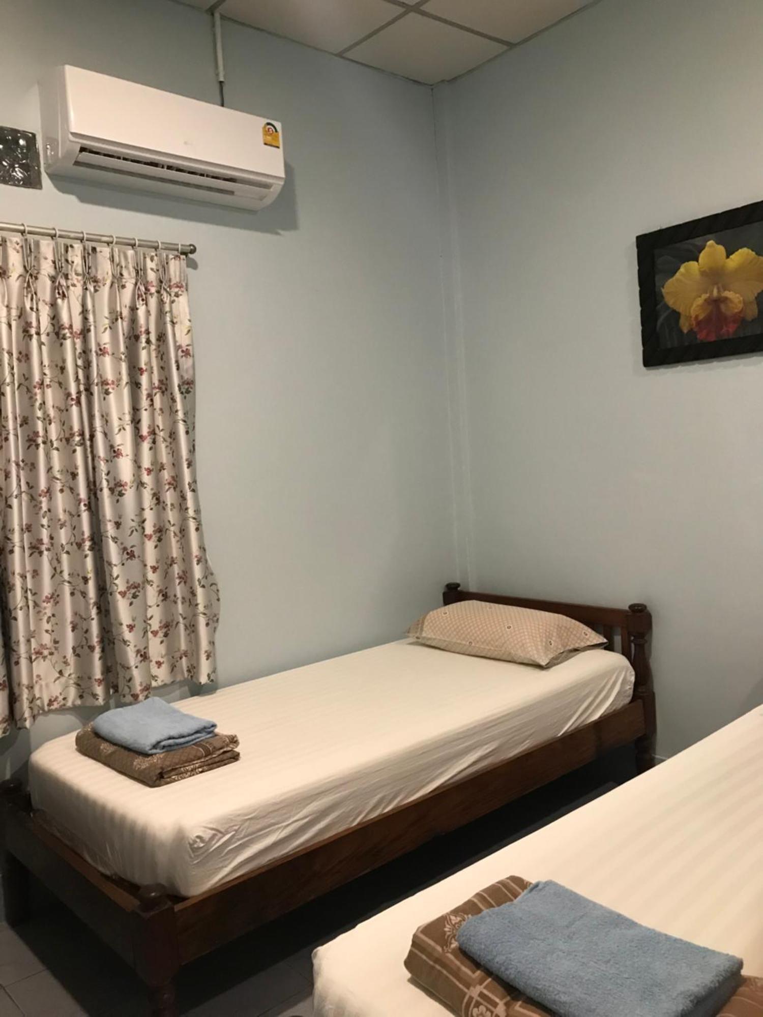 Vitoonguesthouse2Fanrooms & Aircondition Sukhothai Exteriör bild